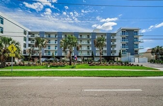 415 Island Way, Unit 509 in Clearwater, FL - Foto de edificio - Building Photo
