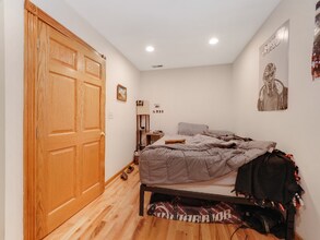 2425 N Greenview Ave in Chicago, IL - Building Photo - Building Photo