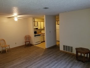Courtyard Apartments in Newton, IA - Building Photo - Building Photo