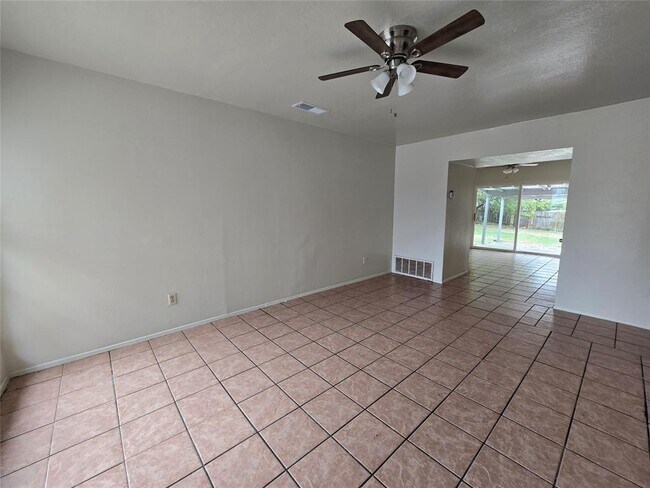 1109 Village Green Dr in Austin, TX - Building Photo - Building Photo