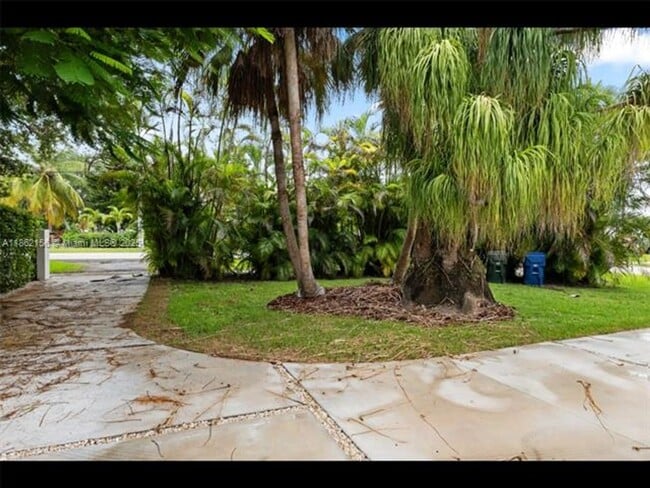 5191 SW 67th Ave in Miami, FL - Building Photo - Building Photo