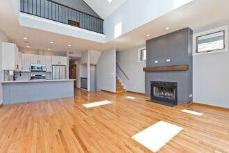 2336 N Greenview Ave, Unit 3 in Chicago, IL - Building Photo - Building Photo