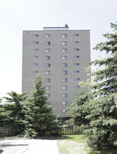 Elliot Twins Apartments in Minneapolis, MN - Building Photo - Building Photo