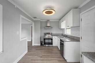 1939 14th Ave S in St. Petersburg, FL - Building Photo - Building Photo