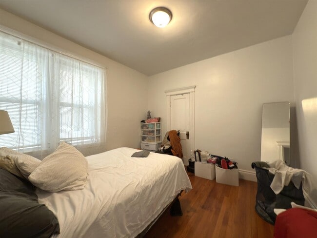 72 Kirkland St, Unit 1 in Cambridge, MA - Foto de edificio - Building Photo