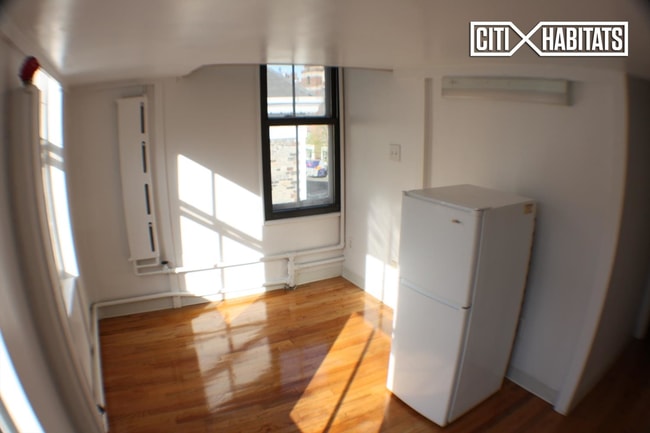 102 Washington Pl-Unit -3B in New York, NY - Building Photo - Building Photo