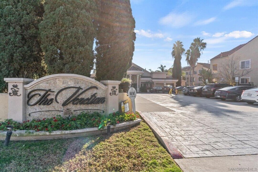 3965 Nobel Dr in San Diego, CA - Building Photo