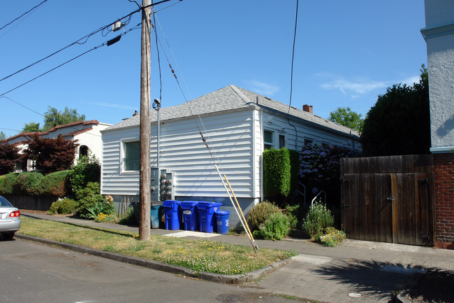 2921 SE Alder St in Portland, OR - Building Photo - Building Photo