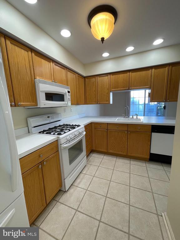 208 Strawberry Ct in Warminster, PA - Building Photo - Building Photo