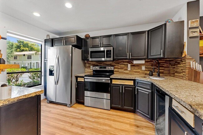 850 Hill Dr in West Palm Beach, FL - Building Photo - Building Photo