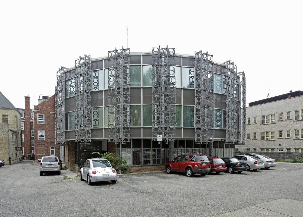 Cass Street Apartments in Milwaukee, WI - Foto de edificio