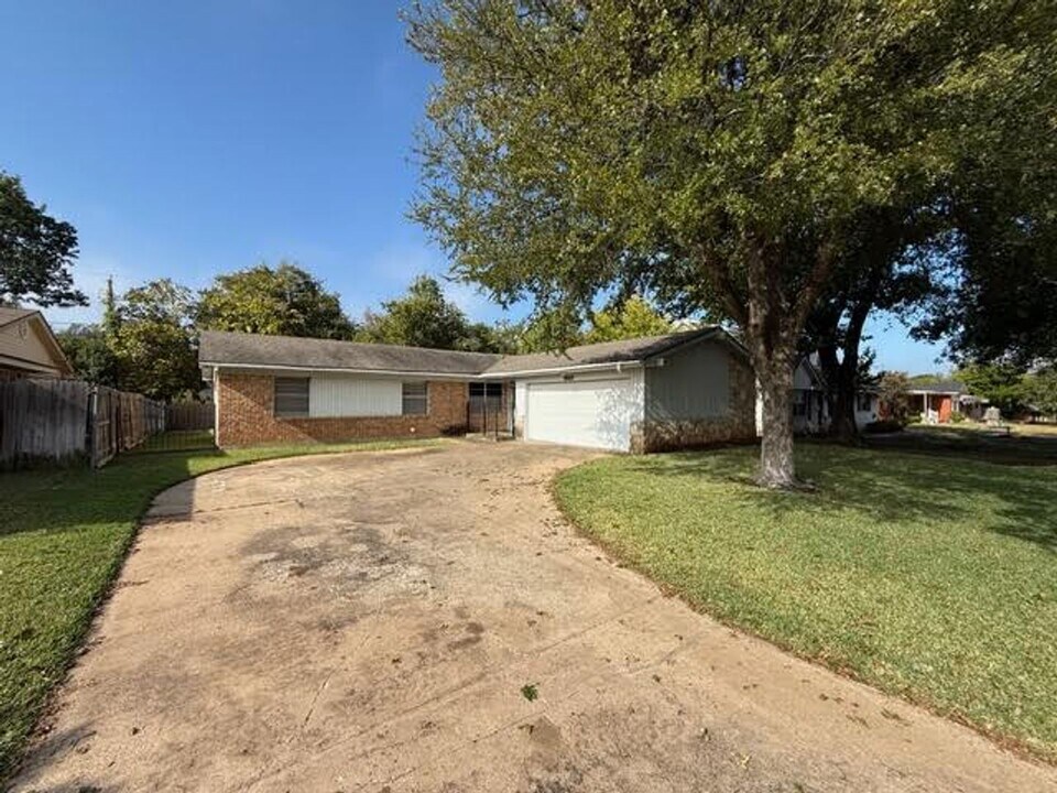 1206 Pembrook Dr in Waco, TX - Building Photo