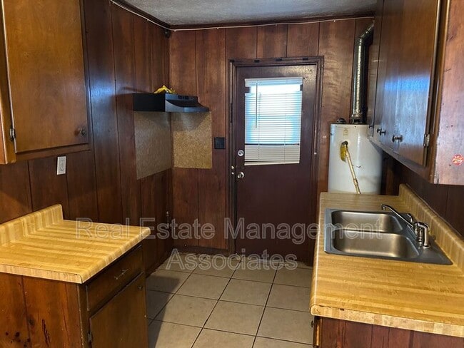 210 E Chappell St in Griffin, GA - Building Photo - Building Photo