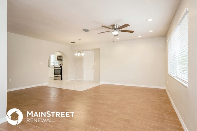 13606 River Forest Dr in Ft. Myers, FL - Foto de edificio - Building Photo