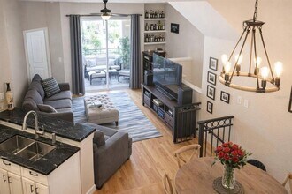 617 Island Pl Wy in Tampa, FL - Building Photo - Building Photo