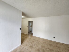 932 Moffett St in Hallandale Beach, FL - Building Photo - Building Photo