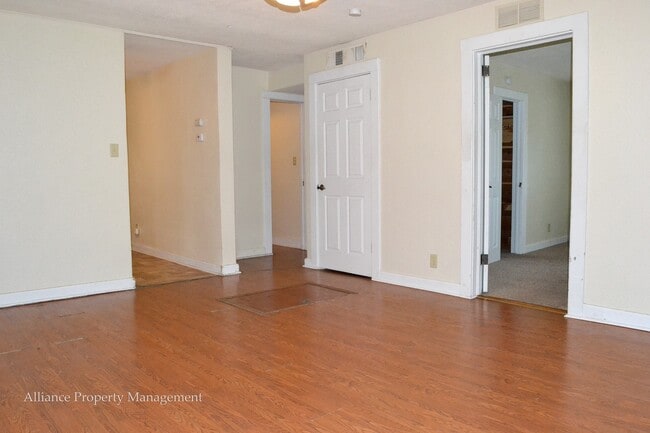 321 Kearney St in Manhattan, KS - Building Photo - Building Photo