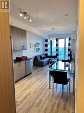 9600 Yonge St in Richmond Hill, ON - Building Photo - Building Photo