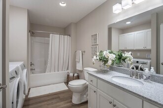 Wilcox Meadows in Twinsburg, OH - Foto de edificio - Interior Photo