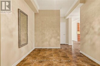 4000 Creekside Dr in Hamilton, ON - Building Photo - Building Photo