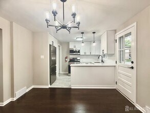 284 Newman St in Metuchen, NJ - Building Photo - Building Photo