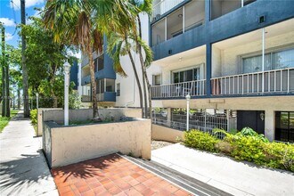 16750 NE 10th Ave in North Miami Beach, FL - Building Photo - Building Photo