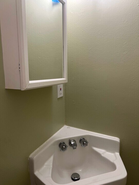 2124 90th Ave in Oakland, CA - Building Photo