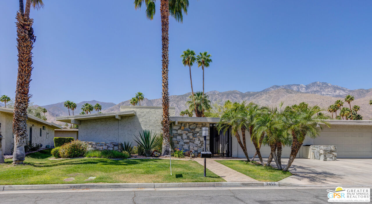 2455 Madrona Dr in Palm Springs, CA - Building Photo