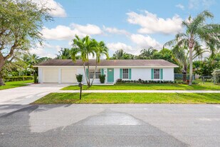 812 NW 6th Ave in Boynton Beach, FL - Building Photo