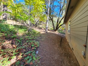 16619 Old Stagecoach Rd in Applegate, CA - Foto de edificio - Building Photo