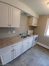 127 Shields Rd, Unit 2 in Youngstown, OH - Building Photo - Building Photo