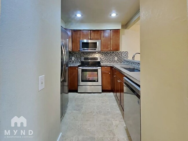 2002 S Helena St in Aurora, CO - Foto de edificio - Building Photo