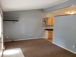 21 1st Ave NE, Unit 1 in New London, MN - Building Photo - Building Photo