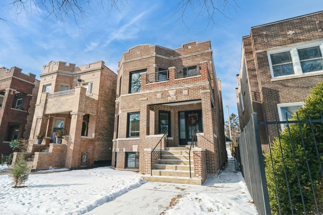 3332 N Hamlin Ave, Unit 1 in Chicago, IL - Foto de edificio