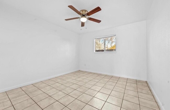 3428 Lantern Ln