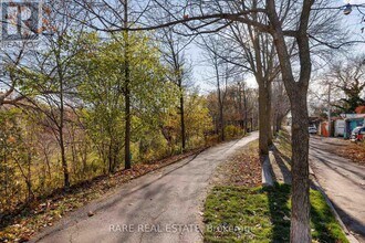 451 Montrose Ave in Toronto, ON - Building Photo - Building Photo