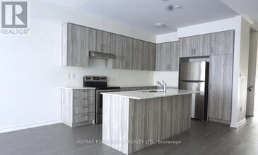 26 Louise Cres in Whitby, ON - Building Photo - Building Photo