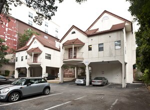 Landmark Square in Austin, TX - Foto de edificio - Building Photo