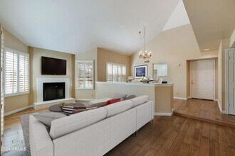8700 E Mountain View Rd in Scottsdale, AZ - Foto de edificio - Building Photo