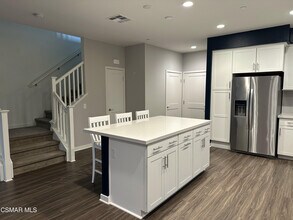 139 Farmhouse Dr in Simi Valley, CA - Building Photo - Building Photo