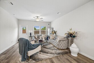 772 Westpointe Dr in Dayton, TX - Building Photo - Building Photo