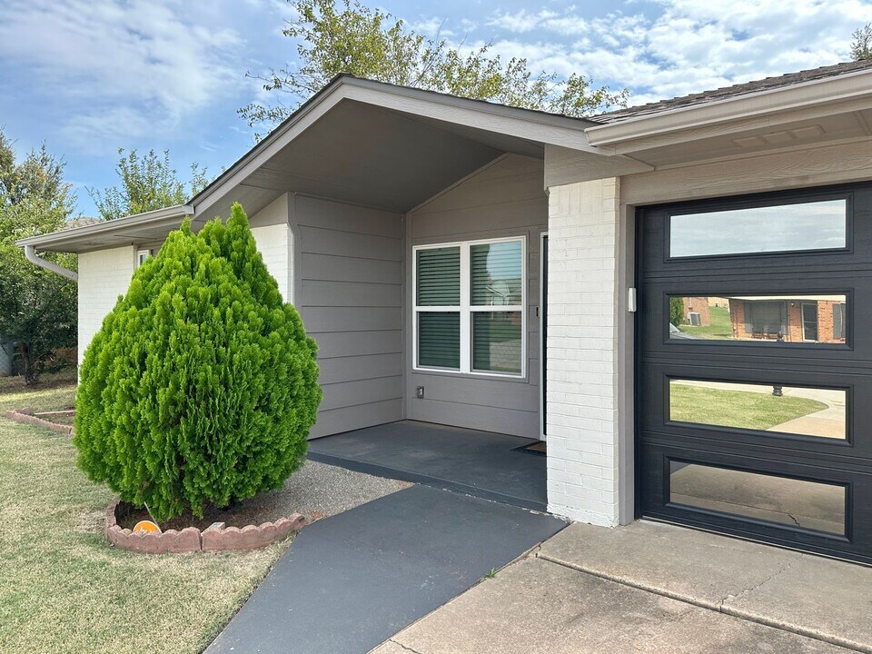 6130 SW Oakcliff Ave in Lawton, OK - Foto de edificio