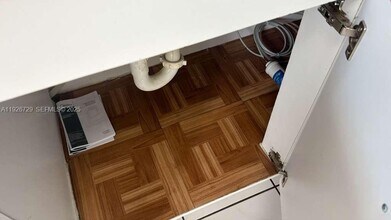 250 NE 41st St in Oakland Park, FL - Building Photo - Building Photo