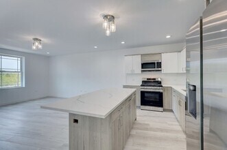 8110 Lincoln Ave in Skokie, IL - Building Photo - Building Photo