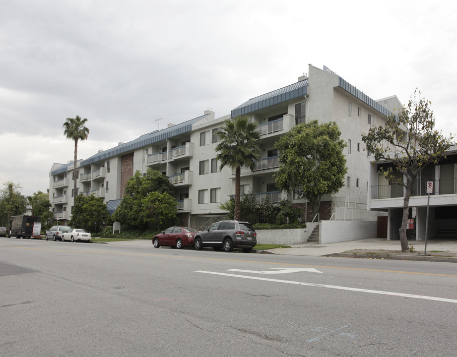 Moorpark Terrace Apartments in North Hollywood, CA - Building Photo