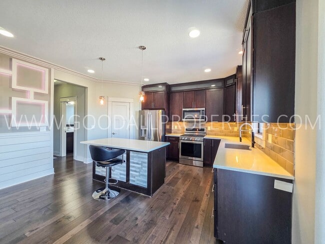 16641 Maple St in Clive, IA - Building Photo - Building Photo