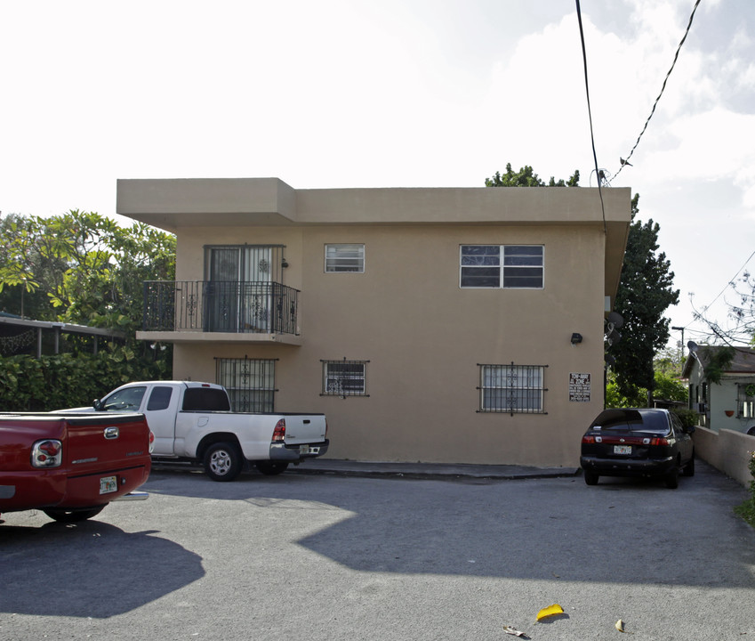 1328 SW 4th St in Miami, FL - Building Photo