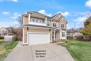 7202 Pine Dr in Annandale, VA - Building Photo