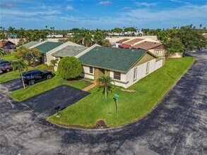 12031 SW 110th St Cir E in Miami, FL - Building Photo - Building Photo