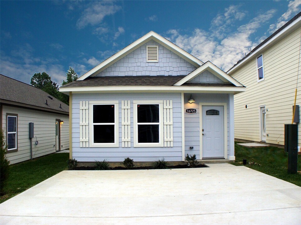 16725 Stonefield St in Montgomery, TX - Building Photo